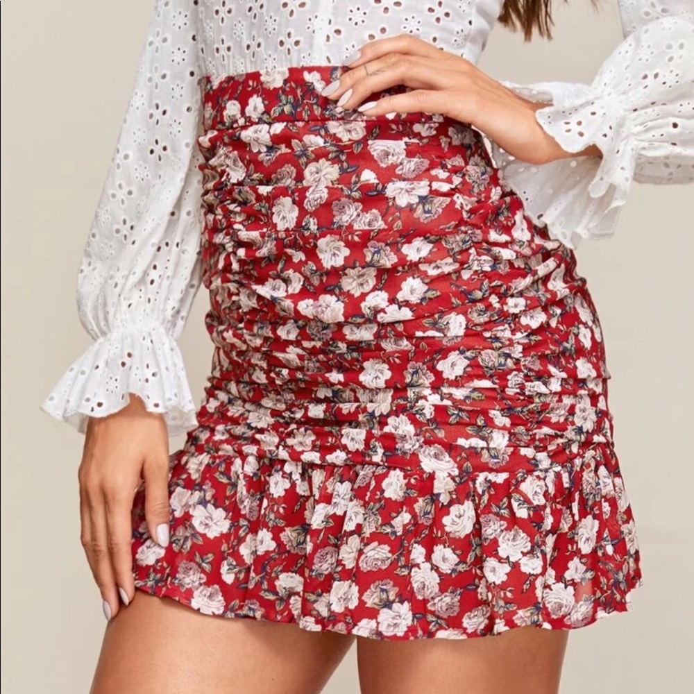 NEW✨ Floral Ruched Skirt❤️